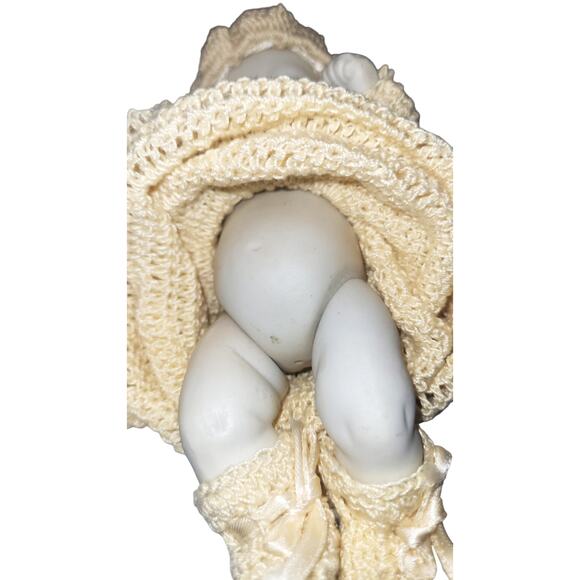 6" Old Antique #9 Baby Bisque Jointed Doll in Beautiful Crocheted With Nice Bed - Picture 8 of 12